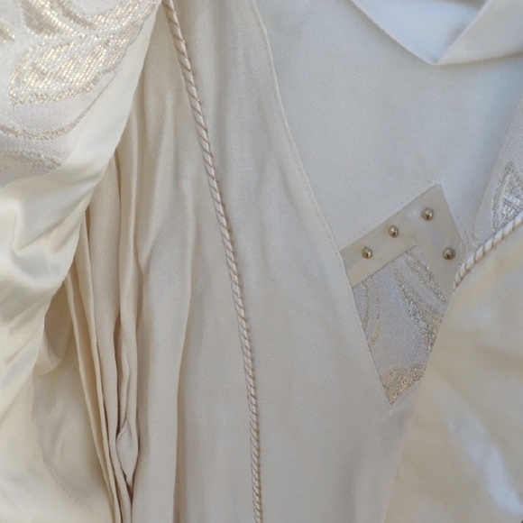 Elegant Cream Embroidered 3 piece Suit Set - Picture 3 of 5